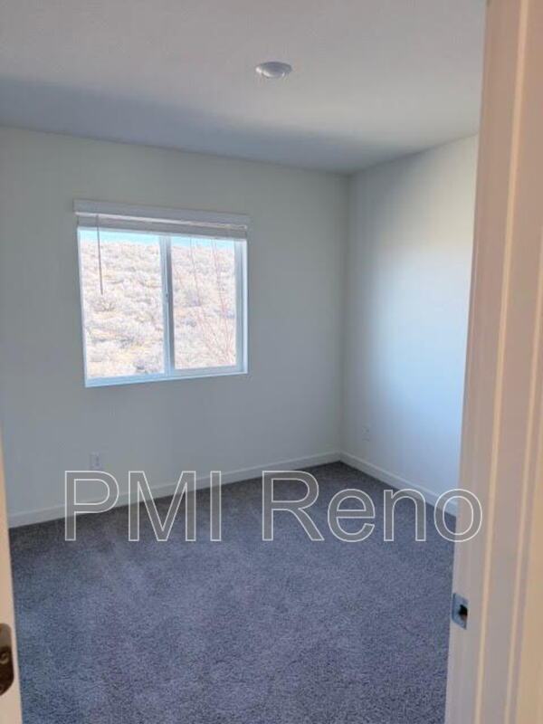 4 Bedroom - 2.5 Bathrooms House (Like New) Lemmon Valley property image