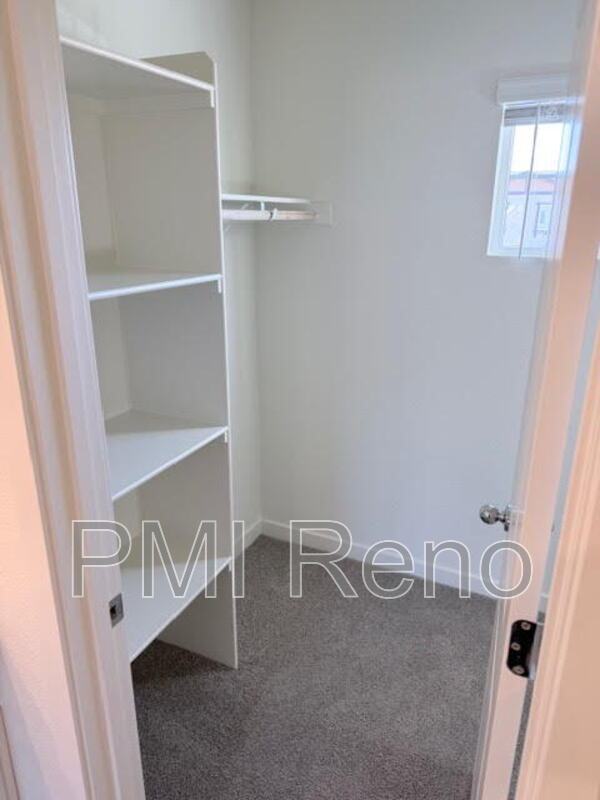 4 Bedroom - 2.5 Bathrooms House (Like New) Lemmon Valley property image