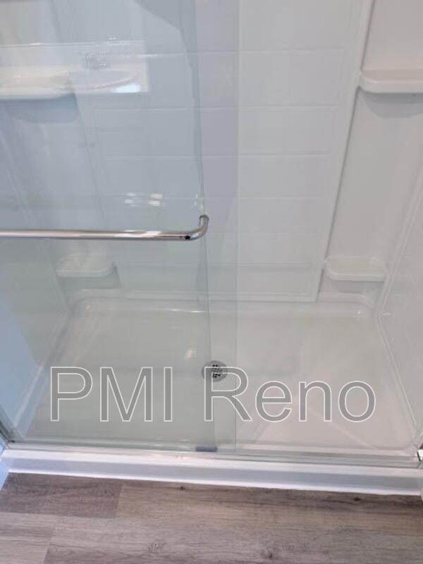 4 Bedroom - 2.5 Bathrooms House (Like New) Lemmon Valley property image