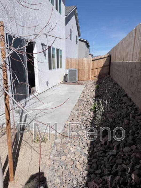 4 Bedroom - 2.5 Bathrooms House (Like New) Lemmon Valley property image