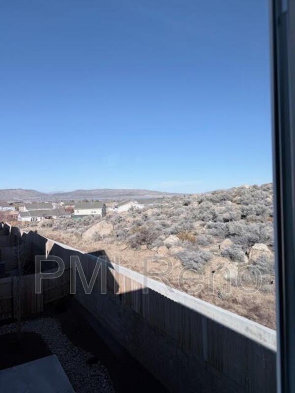 4 Bedroom - 2.5 Bathrooms House (Like New) Lemmon Valley property image