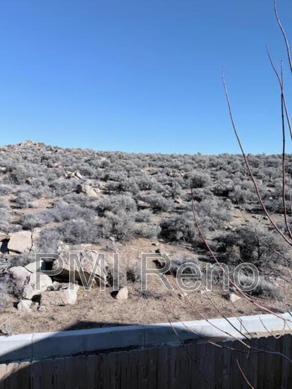 4 Bedroom - 2.5 Bathrooms House (Like New) Lemmon Valley property image