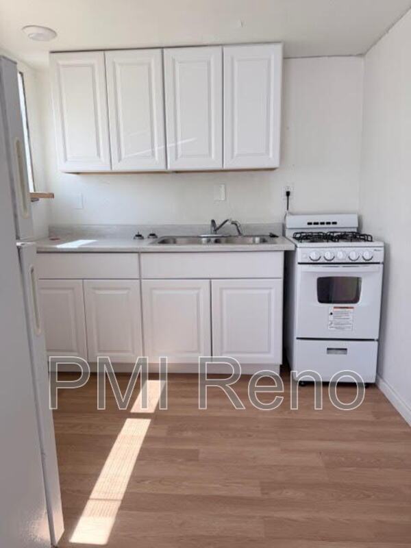 Studio Living! property image
