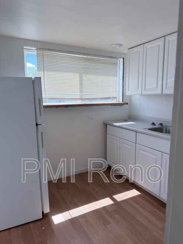 Studio Living! property image