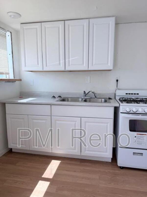 Studio Living! property image