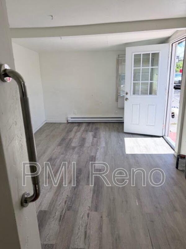 Studio Living! property image