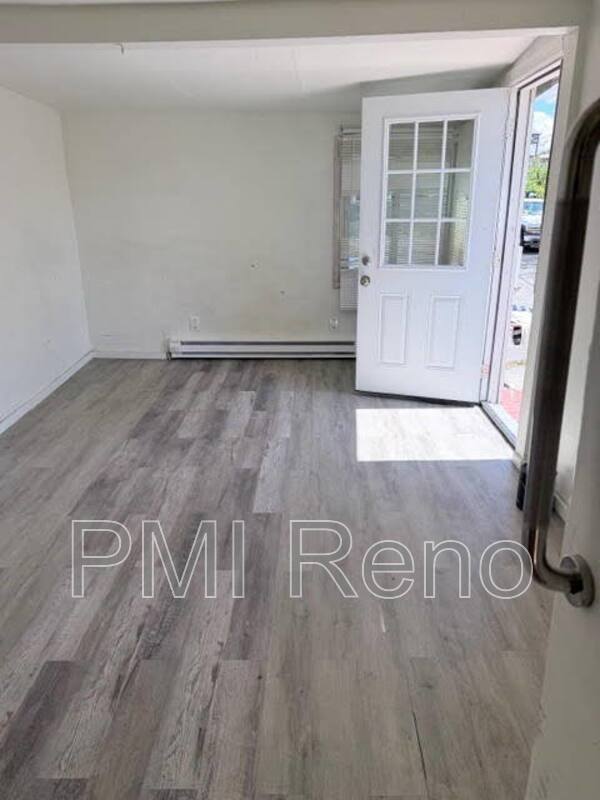 Studio Living! property image
