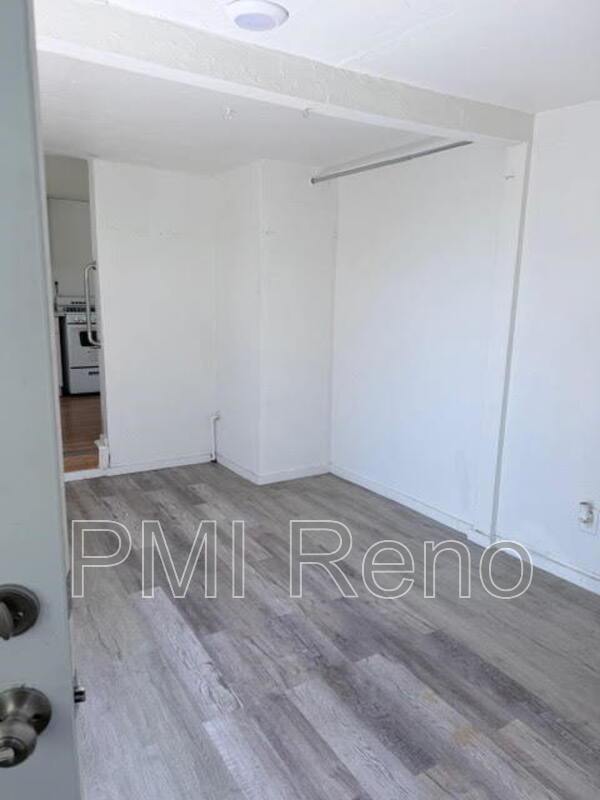 Studio Living! property image