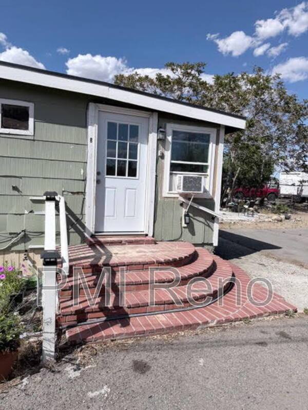 Studio Living! property image