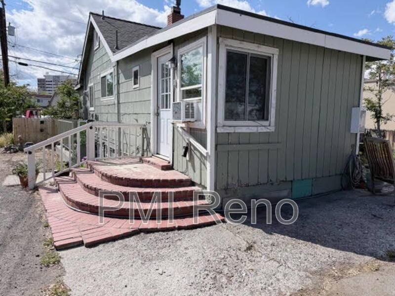 Studio Living! property image