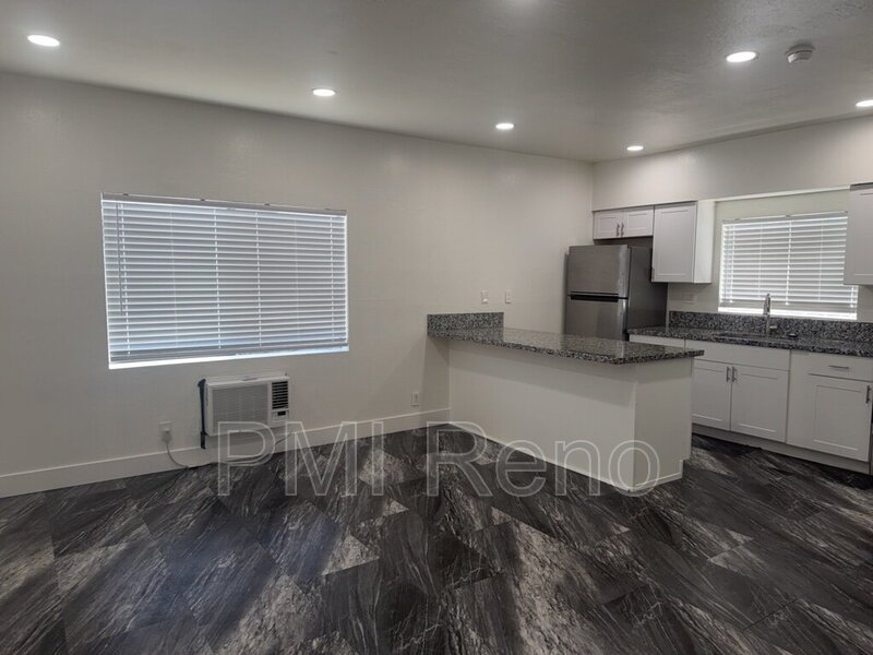 Bright Midtown Studio in a Great Location! property image