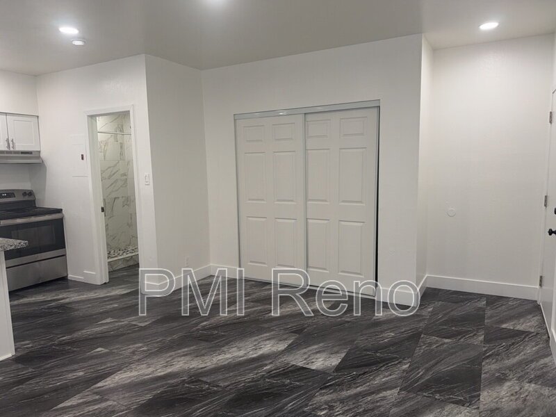 Bright Midtown Studio in a Great Location! property image