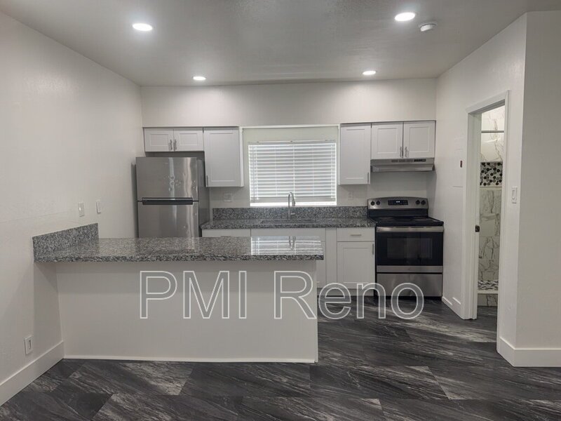 Bright Midtown Studio in a Great Location! property image