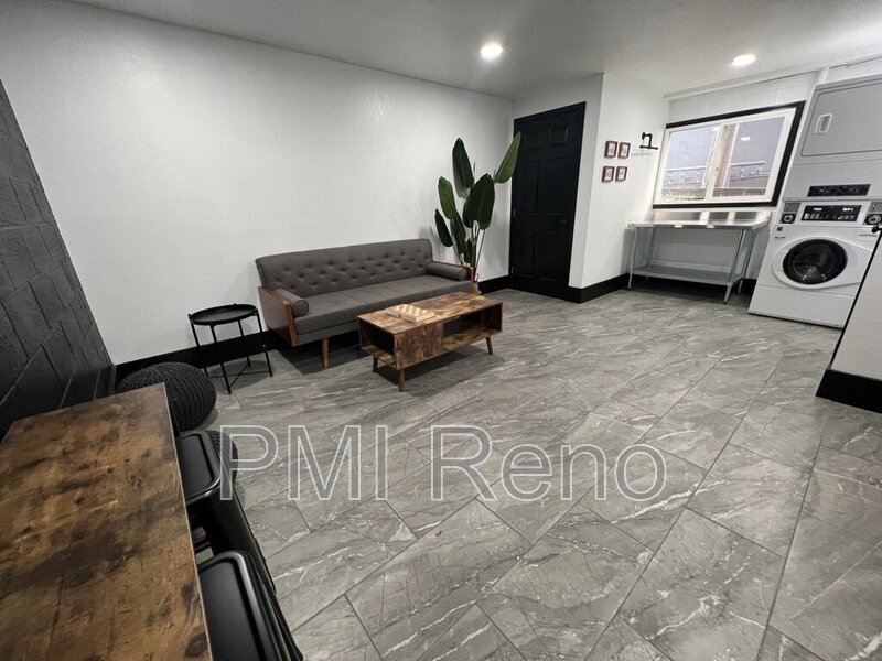 Bright Midtown Studio in a Great Location! property image