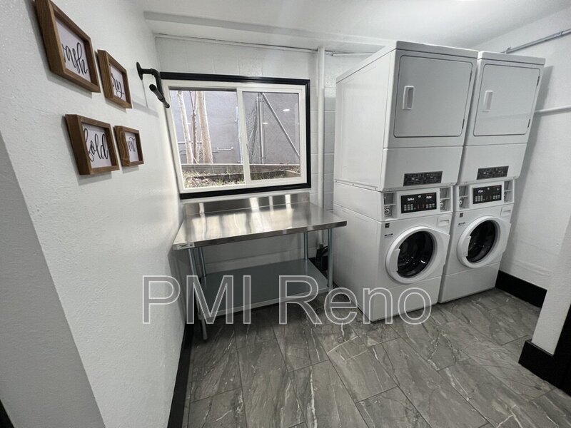 Bright Midtown Studio in a Great Location! property image