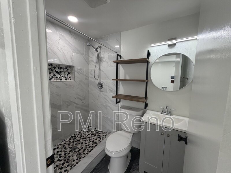 Bright Midtown 2 bedroom in a Great Location! property image
